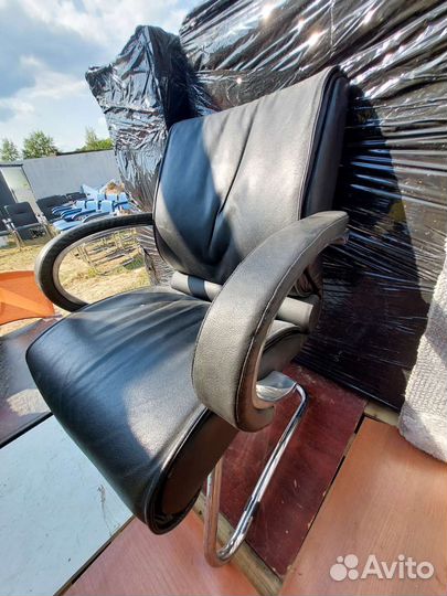 Кресло руководителя бу кожа, без колёсиков