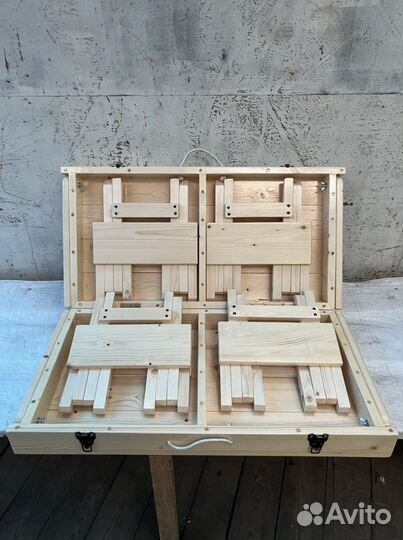 Складной стол со стульями