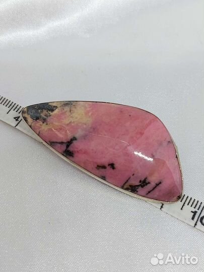 Родонит уральский брошь-кулоны