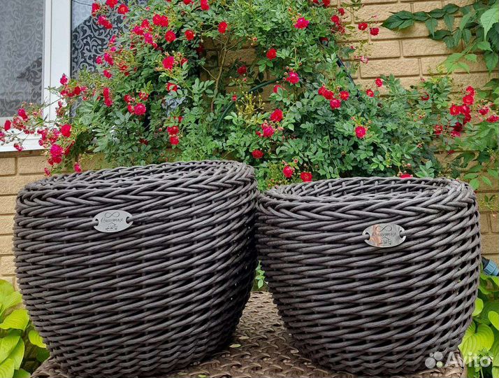 Кашпо из искусственного ротанга