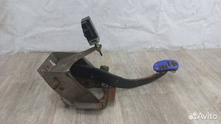 Педаль тормоза Mitsubishi Galant 7 1996