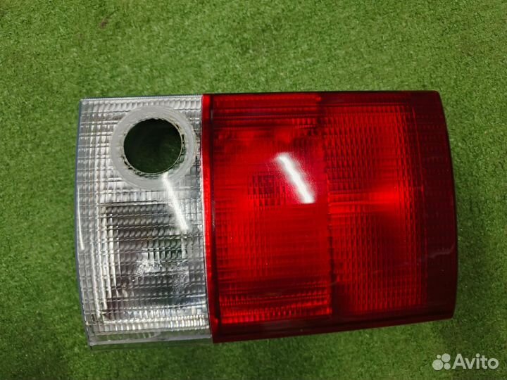 Фонари новые крышки багажника задние Audi 80 b4