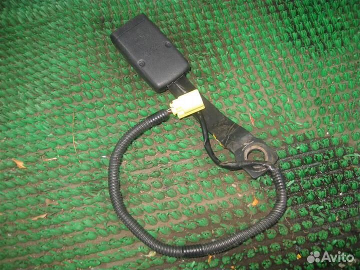 Замок ремня безопасности передний правый Subaru L