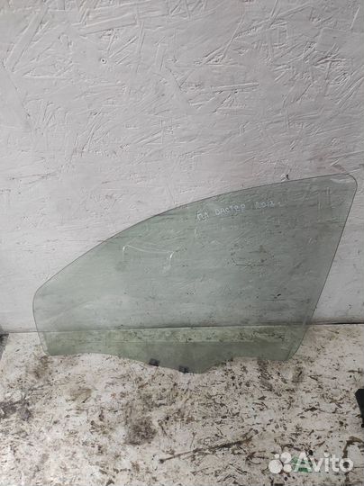 Стекло переднее левое Renault Duster, Sandero 1