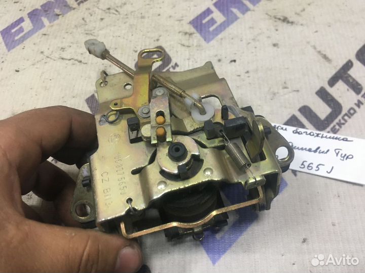 Ручка двери багажника Шкода Октавия Тур