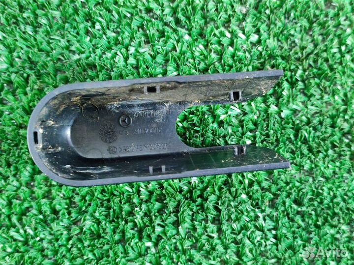 Заглушка поводка стеклоочистителя Mercedes Benz M