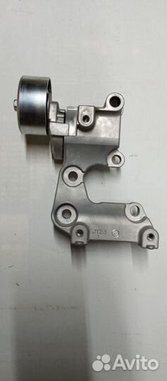 Toyota натяжитель приводного ремня