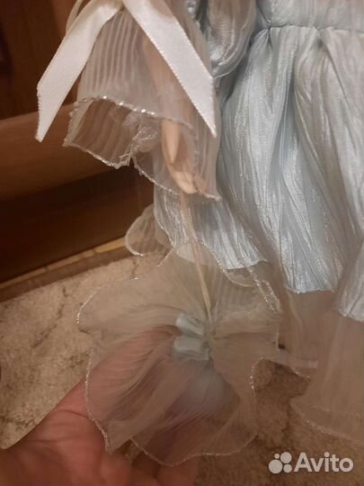 Кукла фарфоровая