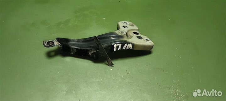 Кронштейн фар передний левый Nissan Note E11 CR14