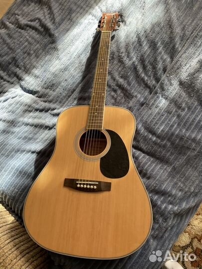 Акустическая гитара