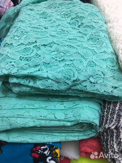 Отрез ткани гипюр