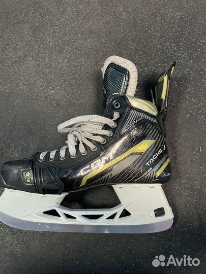Коньки хоккейные