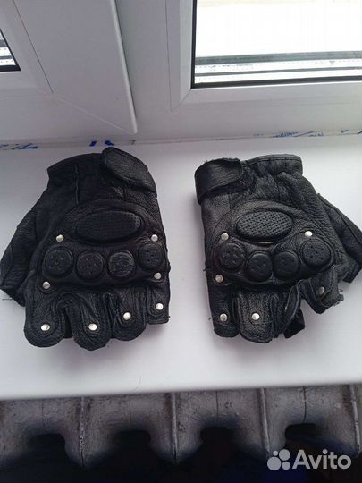 Перчатки без пальцев