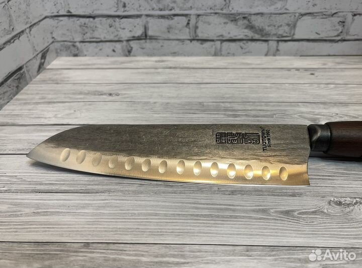 Кухонный нож Сантоку