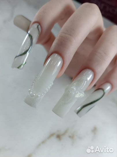 Модель на наращивание ногтей