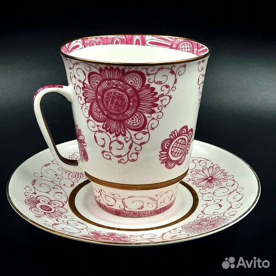 Пара кофейная с цветочным орнаментом в розовой