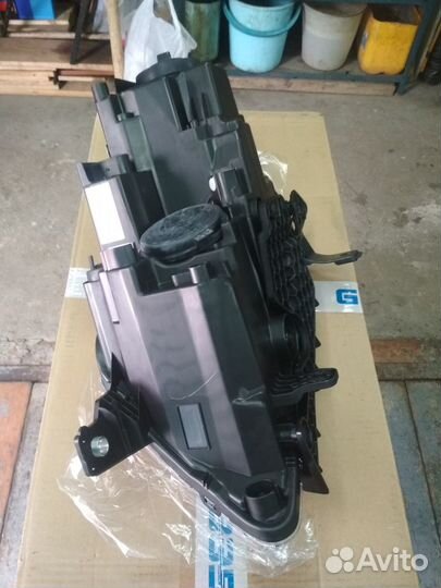 Фары передние Geely Atlas