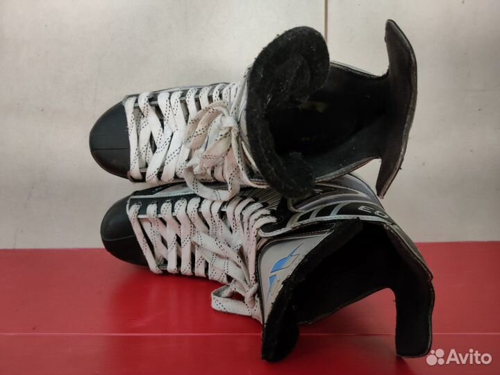 Хоккейные коньки CCM Vector 03 / 48 Размер