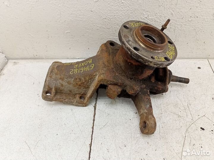 Кулак передний правый