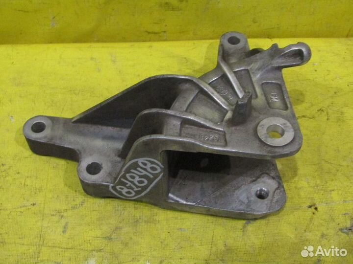 Кронштейн двигателя Opel Astra-J 12-16г 81848