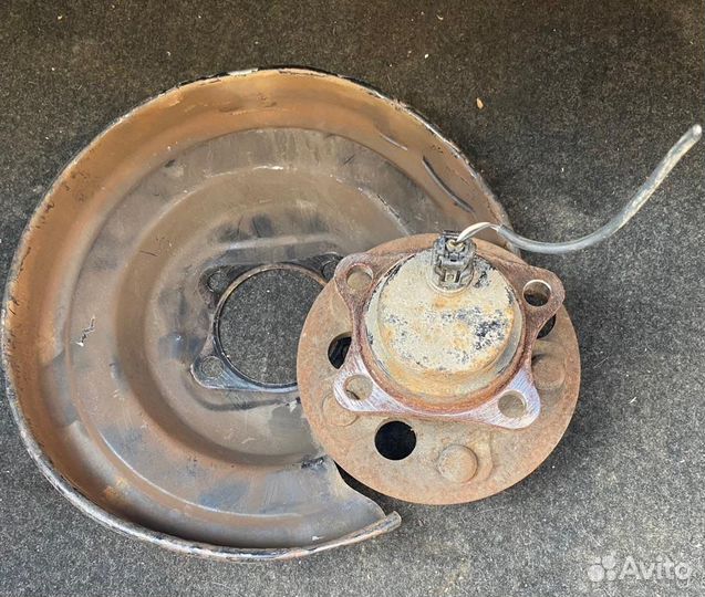 Ступица задняя левая Toyota Corolla