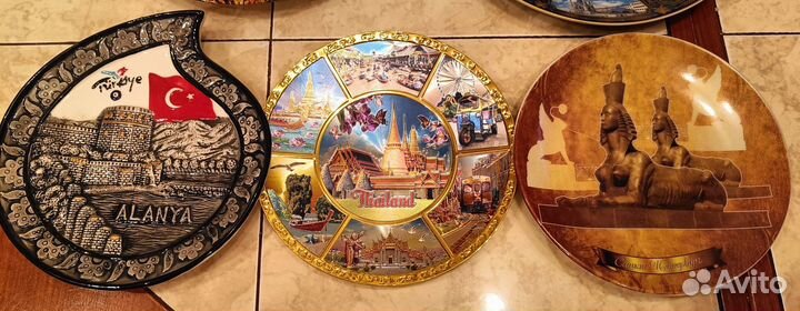 Декоративные тарелки из разных стран (городов)