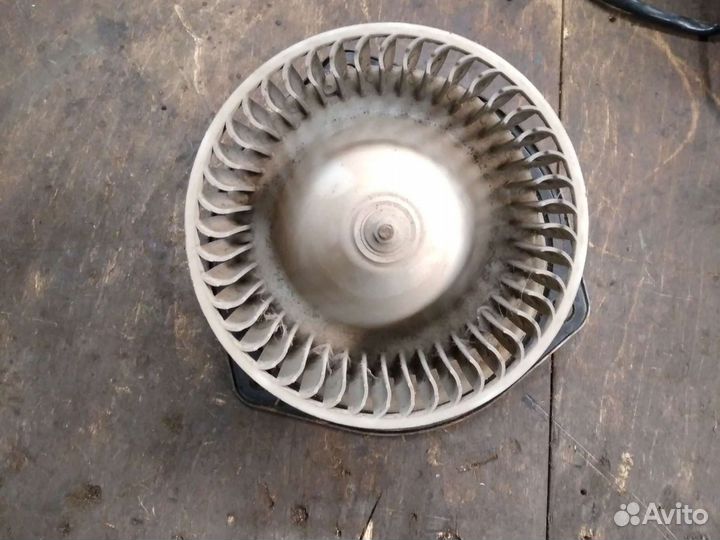 Mitsubishi Pajero I вентилятор печки