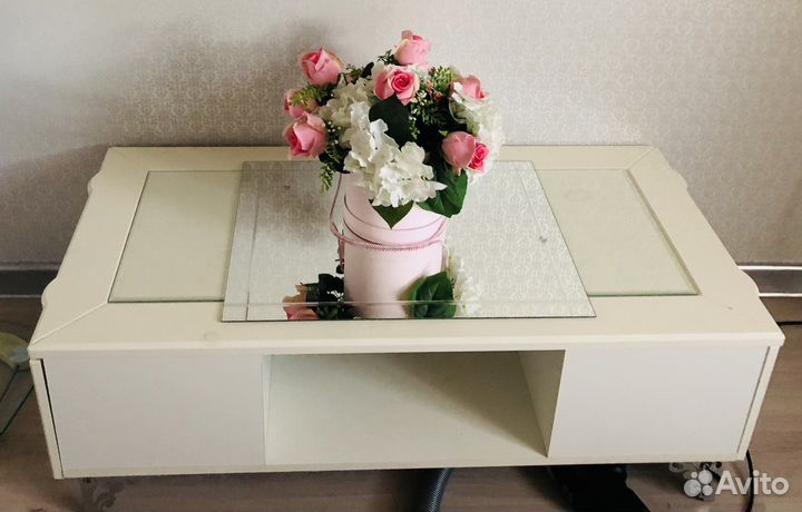 Полка настенная и стол