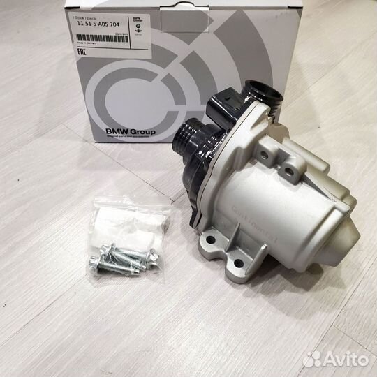 Водяная помпа BMW 5 серия F11 новая