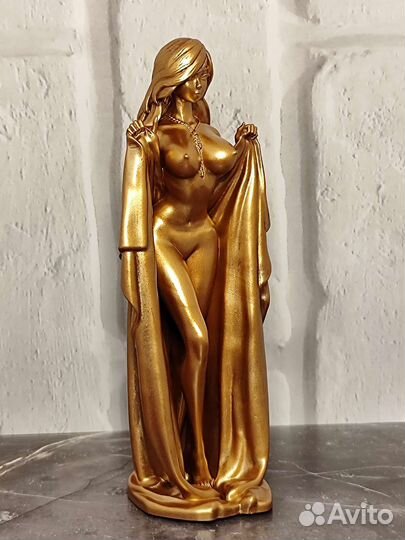Статуэтка девушки под бронзу