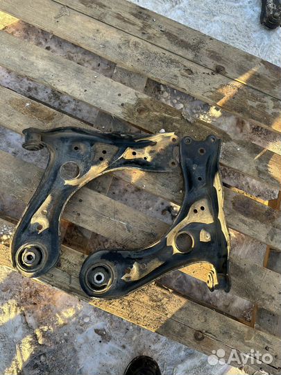 Передние рычаги Volkswagen Polo 5