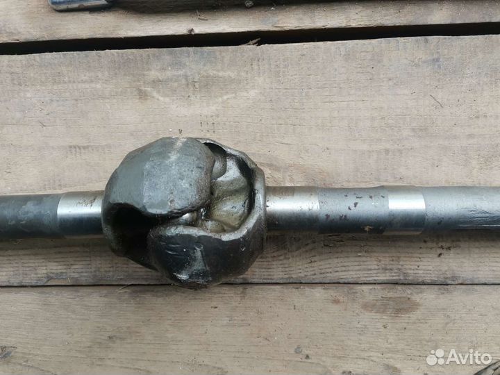 Мост - запчасть для автомобиля машины