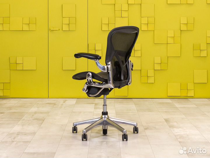 Кресло руководителя Herman Miller Aeron B США