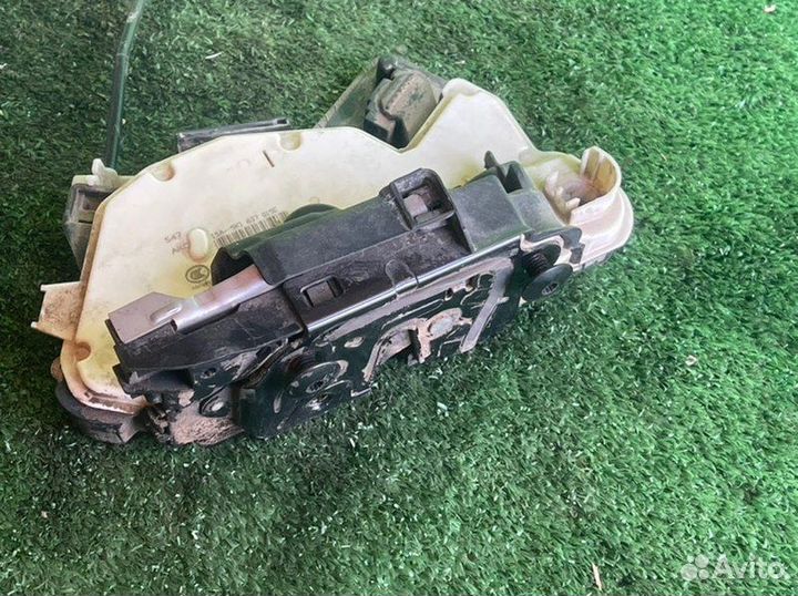 Замок двери передний левый Yeti Golf Beetle Passat