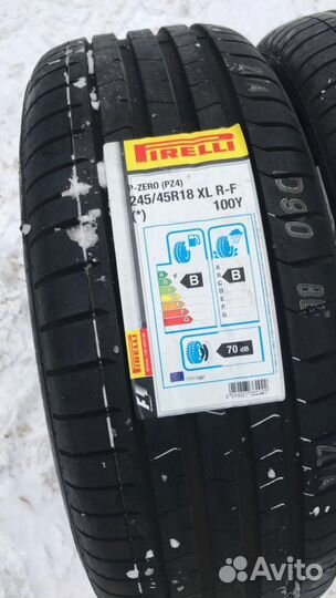 Pirelli P Zero PZ4 275/40 R18 и 245/45 R18 103Y