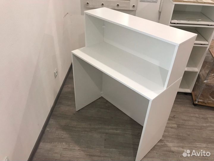 Стойка ресепшн