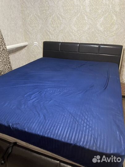 Кровать двухспальная с матрасом