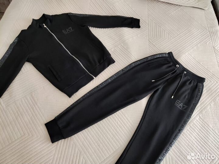 Мужской спортивный костюм