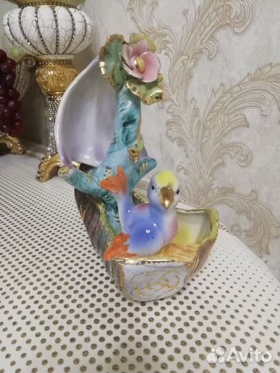 Фарфоровые статуэтки Pavone. Ваза. Италия