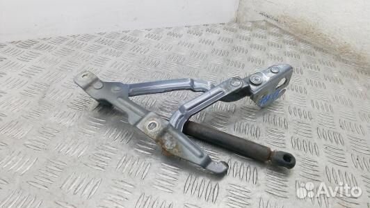 Петля капота audi A4 B5 (3BE17D501)