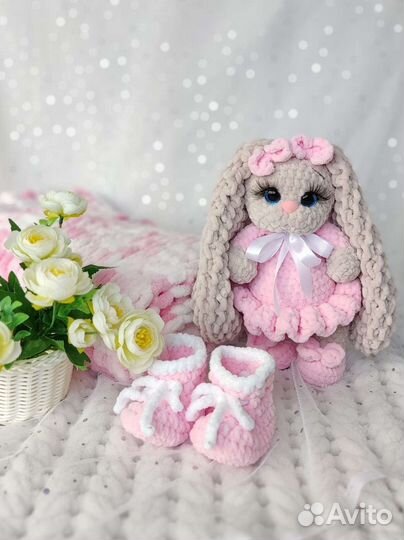 Вязаные пледы, игрушки, пинетки