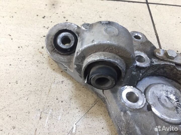 Кулак задний правый Volvo S60 1