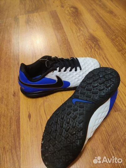 Футбольные бутсы nike