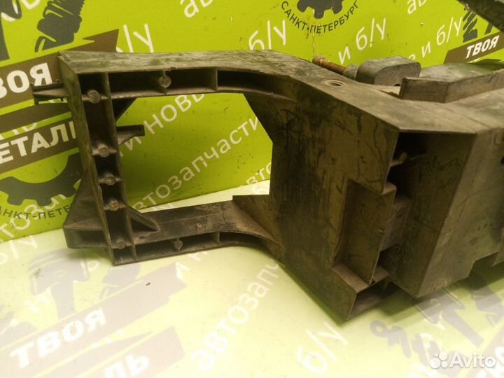 Кронштейн фары левый Chrysler Lhs 3.5 1993