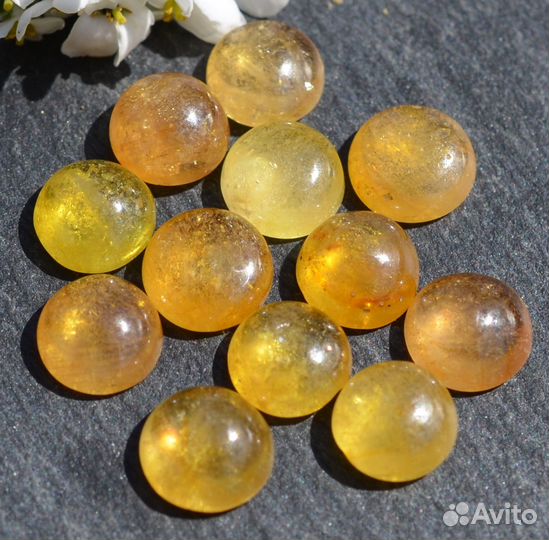 Сапфир желтый природный, кабошон 6.6 - 7.2 мм