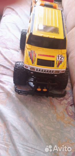 Машина внедорожник и бетономешалка