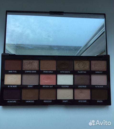 Палетка теней revolution