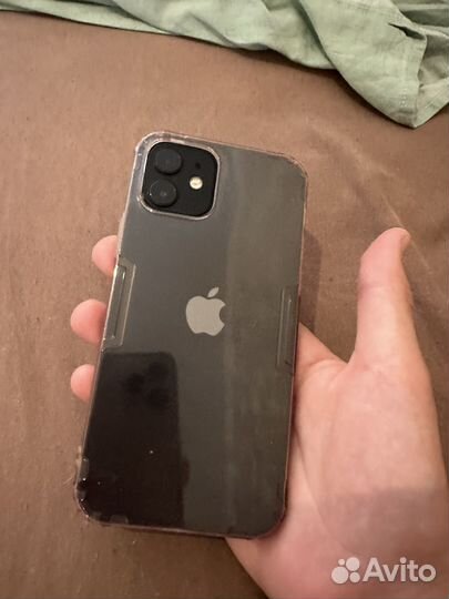Телефон iPhone 12