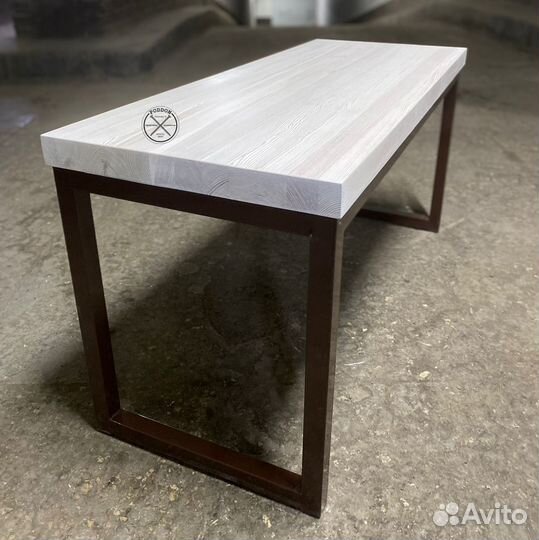 Тумба под телевизор из массива