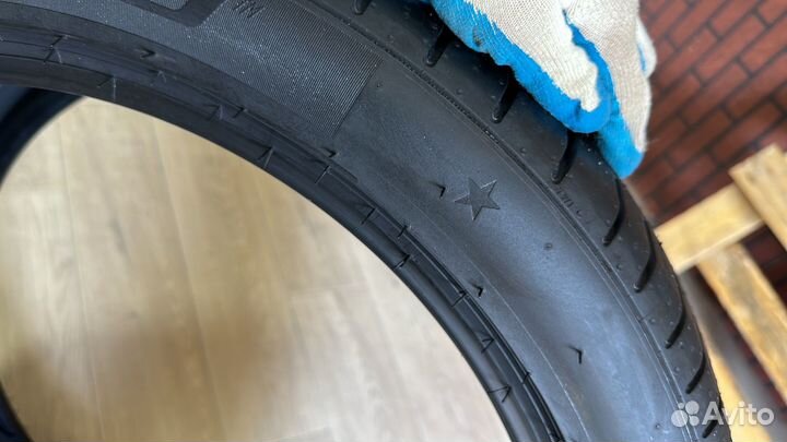 Pirelli P Zero PZ4 315/35 R22